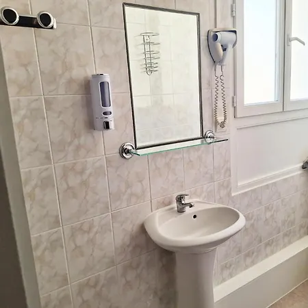 Hotel Du Parc - Bar Restaurant Au Coeur Du Chemin Des Dames Bourg-et-Comin